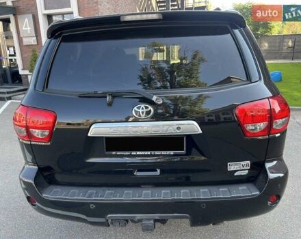 Черный Тойота Секвойя, объемом двигателя 5.7 л и пробегом 200 тыс. км за 32500 $, фото 5 на Automoto.ua