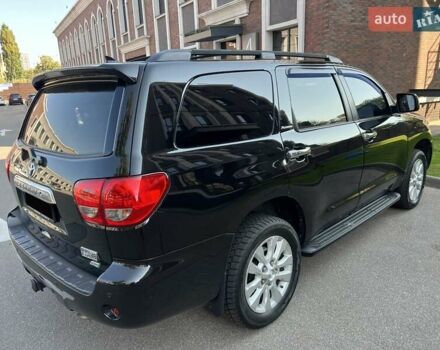Черный Тойота Секвойя, объемом двигателя 5.7 л и пробегом 200 тыс. км за 32500 $, фото 4 на Automoto.ua