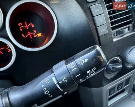 Черный Тойота Секвойя, объемом двигателя 4.6 л и пробегом 275 тыс. км за 21499 $, фото 28 на Automoto.ua