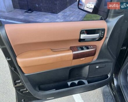 Черный Тойота Секвойя, объемом двигателя 5.7 л и пробегом 200 тыс. км за 32500 $, фото 11 на Automoto.ua