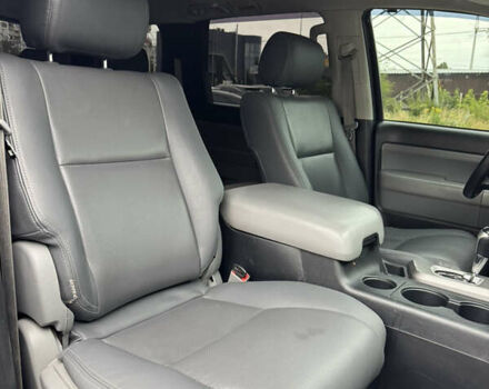 Чорний Тойота Секвойя, об'ємом двигуна 4.6 л та пробігом 270 тис. км за 21900 $, фото 18 на Automoto.ua