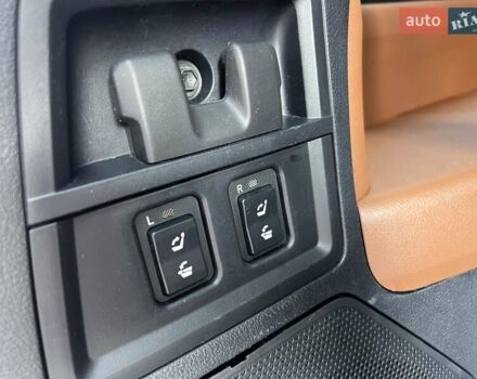 Черный Тойота Секвойя, объемом двигателя 5.7 л и пробегом 200 тыс. км за 32500 $, фото 21 на Automoto.ua