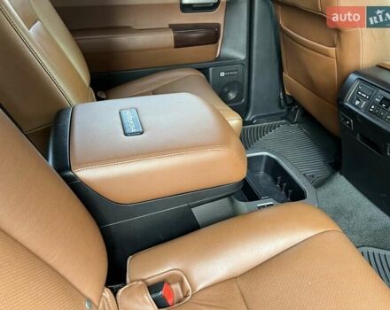 Черный Тойота Секвойя, объемом двигателя 5.7 л и пробегом 200 тыс. км за 32500 $, фото 19 на Automoto.ua