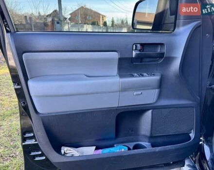 Черный Тойота Секвойя, объемом двигателя 4.6 л и пробегом 275 тыс. км за 21499 $, фото 14 на Automoto.ua