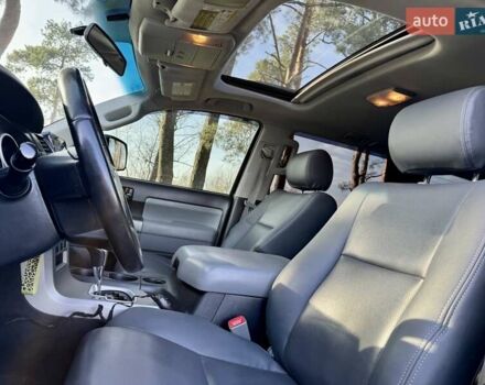 Черный Тойота Секвойя, объемом двигателя 4.6 л и пробегом 275 тыс. км за 21499 $, фото 13 на Automoto.ua