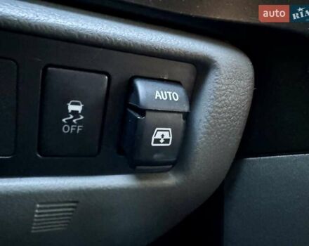 Черный Тойота Секвойя, объемом двигателя 4.6 л и пробегом 275 тыс. км за 21499 $, фото 30 на Automoto.ua