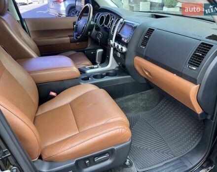 Черный Тойота Секвойя, объемом двигателя 5.7 л и пробегом 200 тыс. км за 32500 $, фото 12 на Automoto.ua