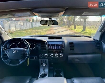 Черный Тойота Секвойя, объемом двигателя 4.6 л и пробегом 275 тыс. км за 21499 $, фото 19 на Automoto.ua