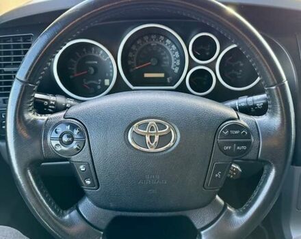 Черный Тойота Секвойя, объемом двигателя 4.6 л и пробегом 275 тыс. км за 21499 $, фото 20 на Automoto.ua