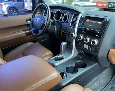 Черный Тойота Секвойя, объемом двигателя 5.7 л и пробегом 200 тыс. км за 32500 $, фото 15 на Automoto.ua