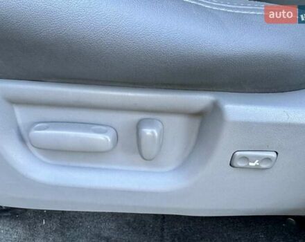 Черный Тойота Секвойя, объемом двигателя 4.6 л и пробегом 275 тыс. км за 21499 $, фото 17 на Automoto.ua