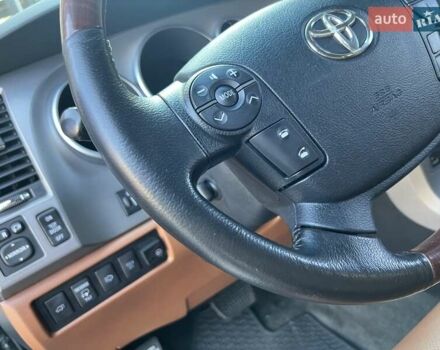 Черный Тойота Секвойя, объемом двигателя 5.7 л и пробегом 200 тыс. км за 32500 $, фото 9 на Automoto.ua