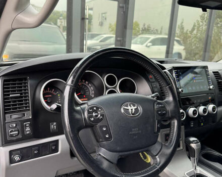 Чорний Тойота Секвойя, об'ємом двигуна 4.6 л та пробігом 270 тис. км за 21900 $, фото 11 на Automoto.ua