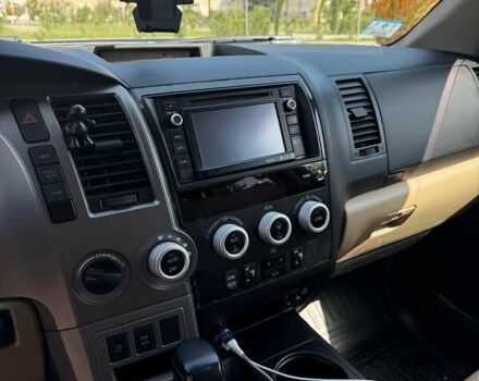 Черный Тойота Секвойя, объемом двигателя 5.7 л и пробегом 188 тыс. км за 33000 $, фото 7 на Automoto.ua