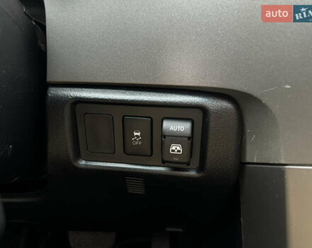 Чорний Тойота Секвойя, об'ємом двигуна 5.7 л та пробігом 125 тис. км за 29500 $, фото 48 на Automoto.ua
