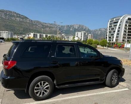 Черный Тойота Секвойя, объемом двигателя 5.7 л и пробегом 188 тыс. км за 33000 $, фото 2 на Automoto.ua