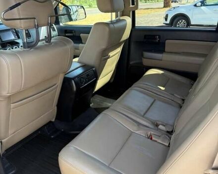 Черный Тойота Секвойя, объемом двигателя 5.7 л и пробегом 188 тыс. км за 33000 $, фото 5 на Automoto.ua