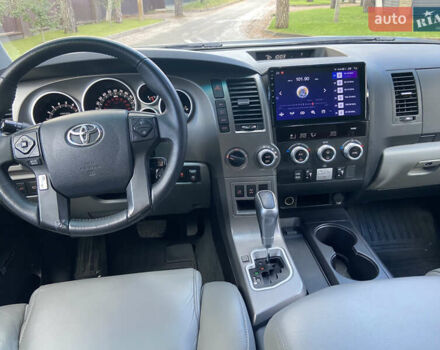 Чорний Тойота Секвойя, об'ємом двигуна 5.66 л та пробігом 120 тис. км за 27600 $, фото 13 на Automoto.ua