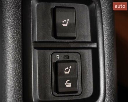 Черный Тойота Секвойя, объемом двигателя 5.7 л и пробегом 330 тыс. км за 34900 $, фото 10 на Automoto.ua