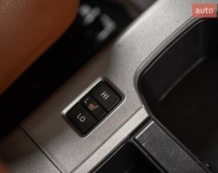 Черный Тойота Секвойя, объемом двигателя 5.7 л и пробегом 330 тыс. км за 34900 $, фото 12 на Automoto.ua