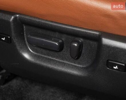 Черный Тойота Секвойя, объемом двигателя 5.7 л и пробегом 330 тыс. км за 34900 $, фото 44 на Automoto.ua