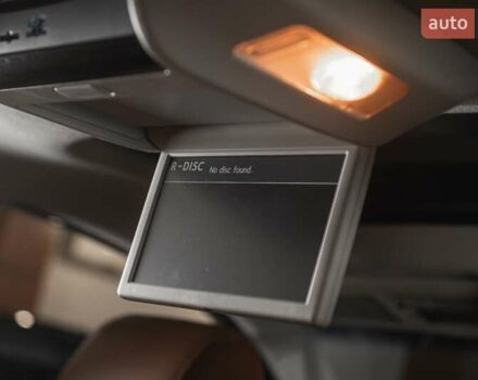 Черный Тойота Секвойя, объемом двигателя 5.7 л и пробегом 330 тыс. км за 34900 $, фото 13 на Automoto.ua