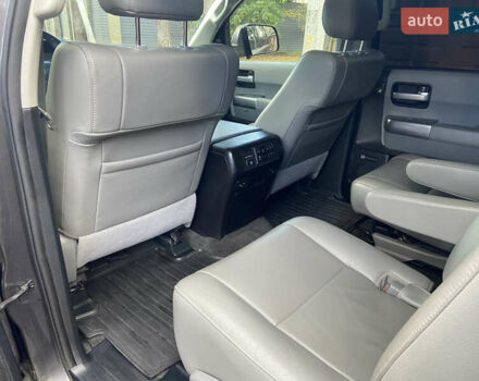 Чорний Тойота Секвойя, об'ємом двигуна 5.66 л та пробігом 120 тис. км за 27600 $, фото 15 на Automoto.ua