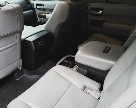 Черный Тойота Секвойя, объемом двигателя 5.7 л и пробегом 342 тыс. км за 40000 $, фото 10 на Automoto.ua