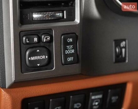 Черный Тойота Секвойя, объемом двигателя 5.7 л и пробегом 330 тыс. км за 34900 $, фото 41 на Automoto.ua