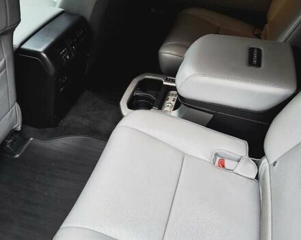 Черный Тойота Секвойя, объемом двигателя 5.7 л и пробегом 342 тыс. км за 40000 $, фото 6 на Automoto.ua