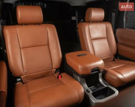 Черный Тойота Секвойя, объемом двигателя 5.7 л и пробегом 330 тыс. км за 34900 $, фото 16 на Automoto.ua