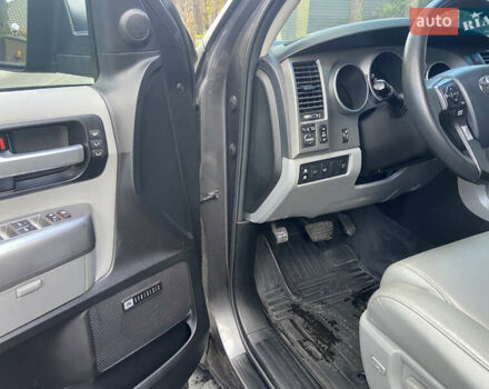 Чорний Тойота Секвойя, об'ємом двигуна 5.66 л та пробігом 120 тис. км за 27600 $, фото 14 на Automoto.ua
