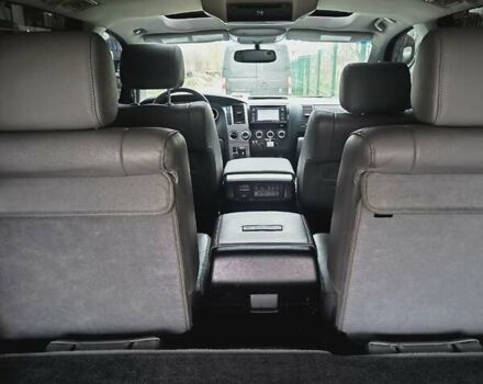 Черный Тойота Секвойя, объемом двигателя 5.7 л и пробегом 342 тыс. км за 40000 $, фото 3 на Automoto.ua