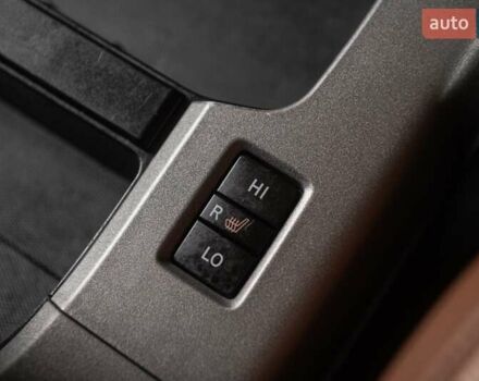Черный Тойота Секвойя, объемом двигателя 5.7 л и пробегом 330 тыс. км за 34900 $, фото 11 на Automoto.ua