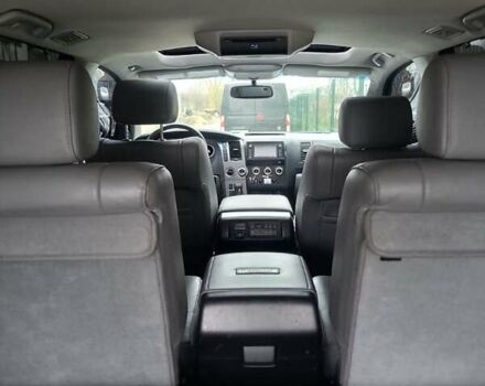 Черный Тойота Секвойя, объемом двигателя 5.7 л и пробегом 342 тыс. км за 40000 $, фото 7 на Automoto.ua