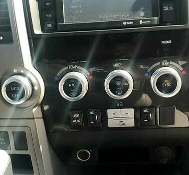 Черный Тойота Секвойя, объемом двигателя 5.7 л и пробегом 280 тыс. км за 27500 $, фото 16 на Automoto.ua