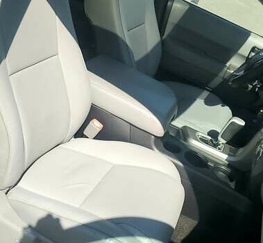 Черный Тойота Секвойя, объемом двигателя 5.7 л и пробегом 280 тыс. км за 27500 $, фото 19 на Automoto.ua