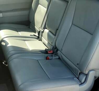 Черный Тойота Секвойя, объемом двигателя 5.7 л и пробегом 280 тыс. км за 27500 $, фото 20 на Automoto.ua