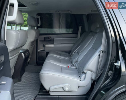 Черный Тойота Секвойя, объемом двигателя 5.66 л и пробегом 188 тыс. км за 30900 $, фото 26 на Automoto.ua