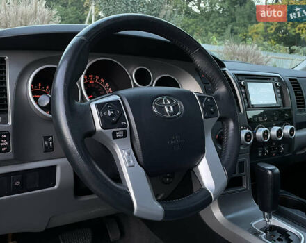 Черный Тойота Секвойя, объемом двигателя 5.66 л и пробегом 188 тыс. км за 32500 $, фото 21 на Automoto.ua