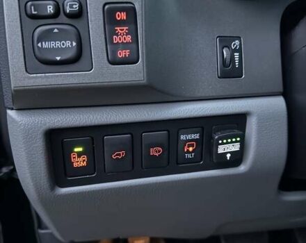 Черный Тойота Секвойя, объемом двигателя 5.7 л и пробегом 107 тыс. км за 41900 $, фото 14 на Automoto.ua