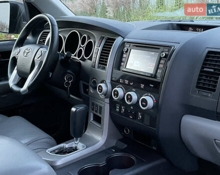 Черный Тойота Секвойя, объемом двигателя 5.66 л и пробегом 188 тыс. км за 30900 $, фото 30 на Automoto.ua