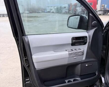 Черный Тойота Секвойя, объемом двигателя 5.7 л и пробегом 107 тыс. км за 41900 $, фото 9 на Automoto.ua