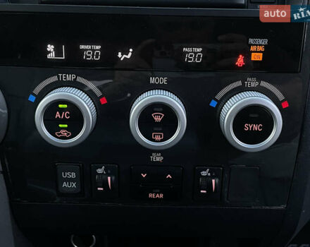 Черный Тойота Секвойя, объемом двигателя 5.66 л и пробегом 188 тыс. км за 30900 $, фото 31 на Automoto.ua