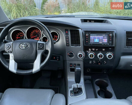 Черный Тойота Секвойя, объемом двигателя 5.66 л и пробегом 188 тыс. км за 30900 $, фото 17 на Automoto.ua