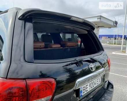 Черный Тойота Секвойя, объемом двигателя 5.7 л и пробегом 120 тыс. км за 46000 $, фото 2 на Automoto.ua