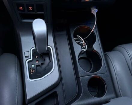 Черный Тойота Секвойя, объемом двигателя 5.7 л и пробегом 107 тыс. км за 41900 $, фото 17 на Automoto.ua