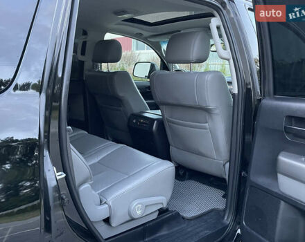 Черный Тойота Секвойя, объемом двигателя 5.66 л и пробегом 188 тыс. км за 32500 $, фото 30 на Automoto.ua