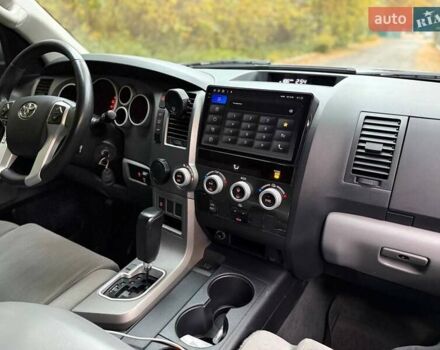 Черный Тойота Секвойя, объемом двигателя 0 л и пробегом 260 тыс. км за 26500 $, фото 2 на Automoto.ua