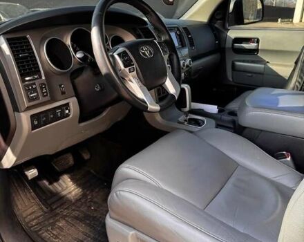 Черный Тойота Секвойя, объемом двигателя 5.7 л и пробегом 231 тыс. км за 42500 $, фото 1 на Automoto.ua